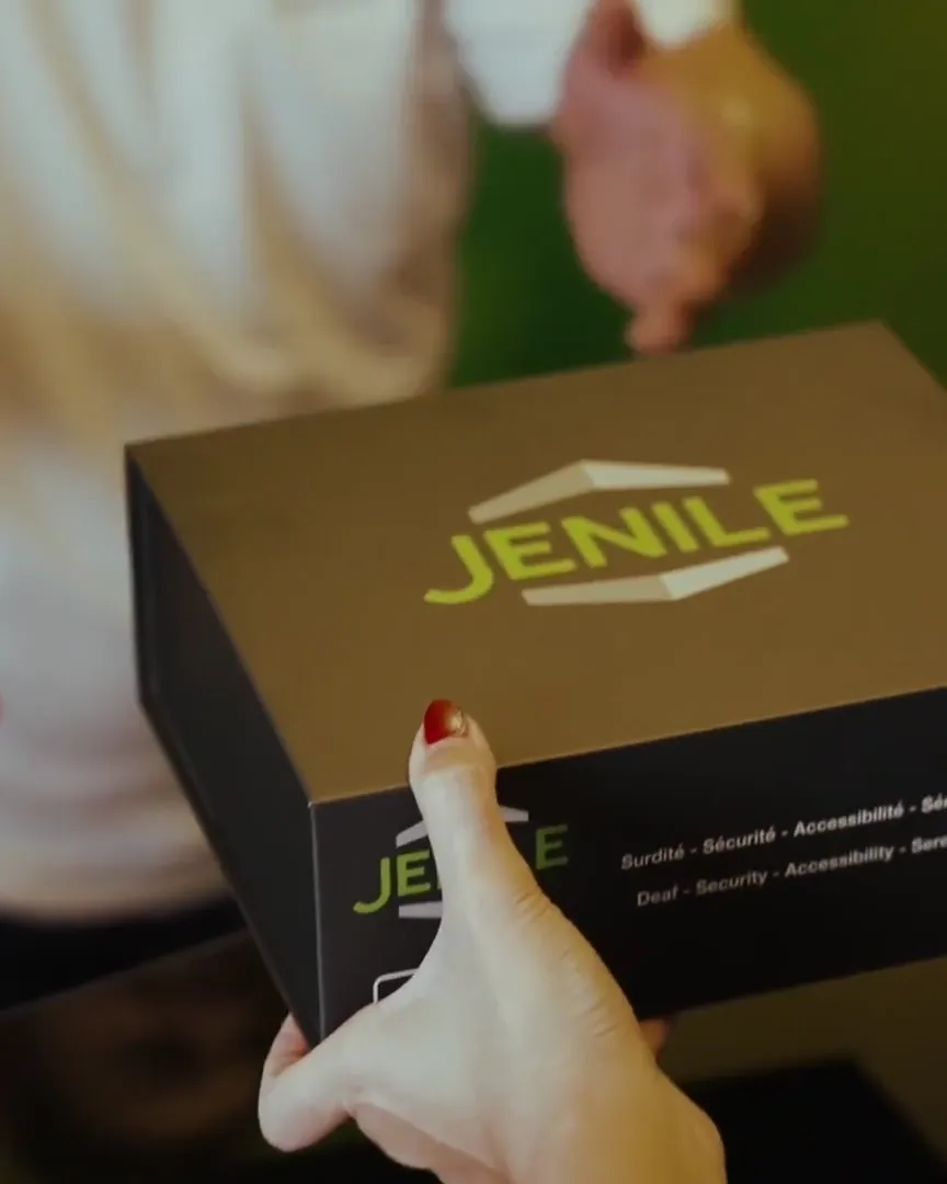 At a Dubai hotel reception, a guest receives the Jenile kit in its box